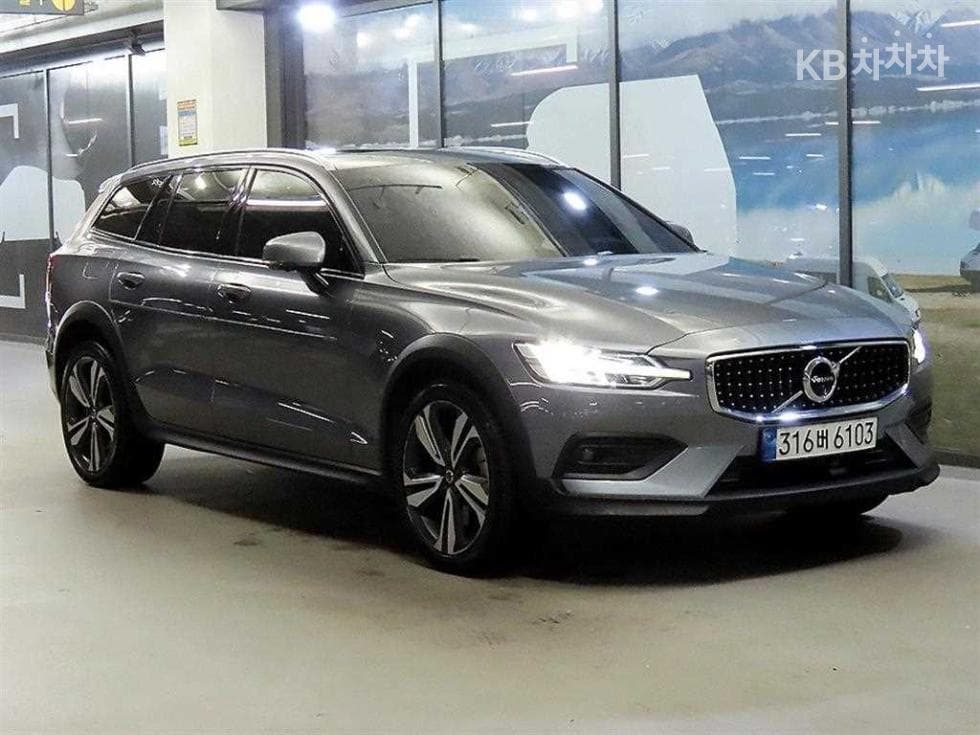 Volvo V60 CC(Второ поколение) B5 AWD Pro - Image 1