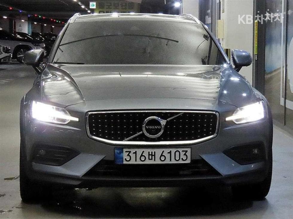 Volvo V60 CC(Второ поколение)B5 AWD Pro - 2