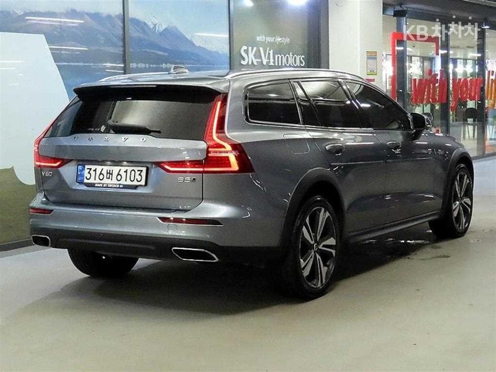 Volvo V60 CC(Второ поколение)B5 AWD Pro - 4