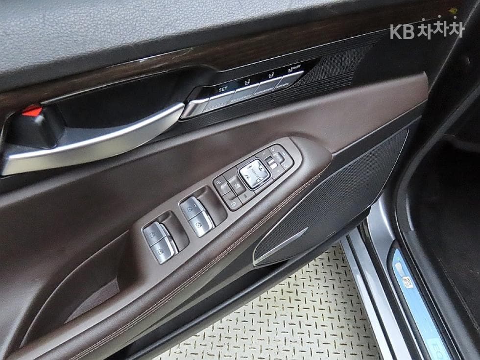 Genesis EQ9003.8 GDI AWD Premium Luxury - 13