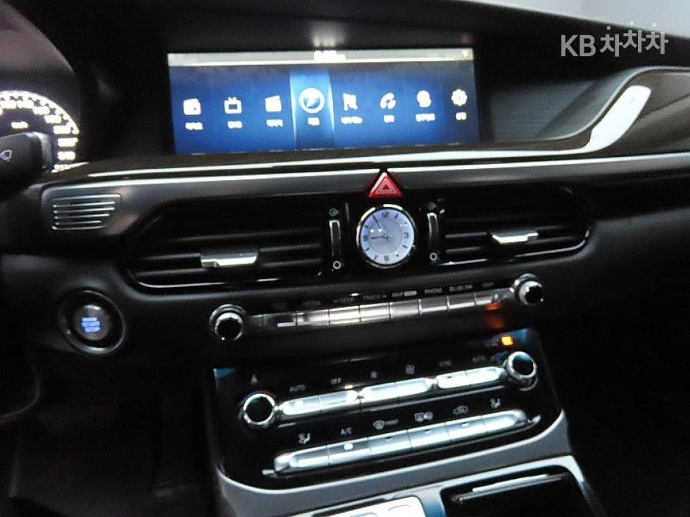 Genesis EQ9003.8 GDI AWD Premium Luxury - 16