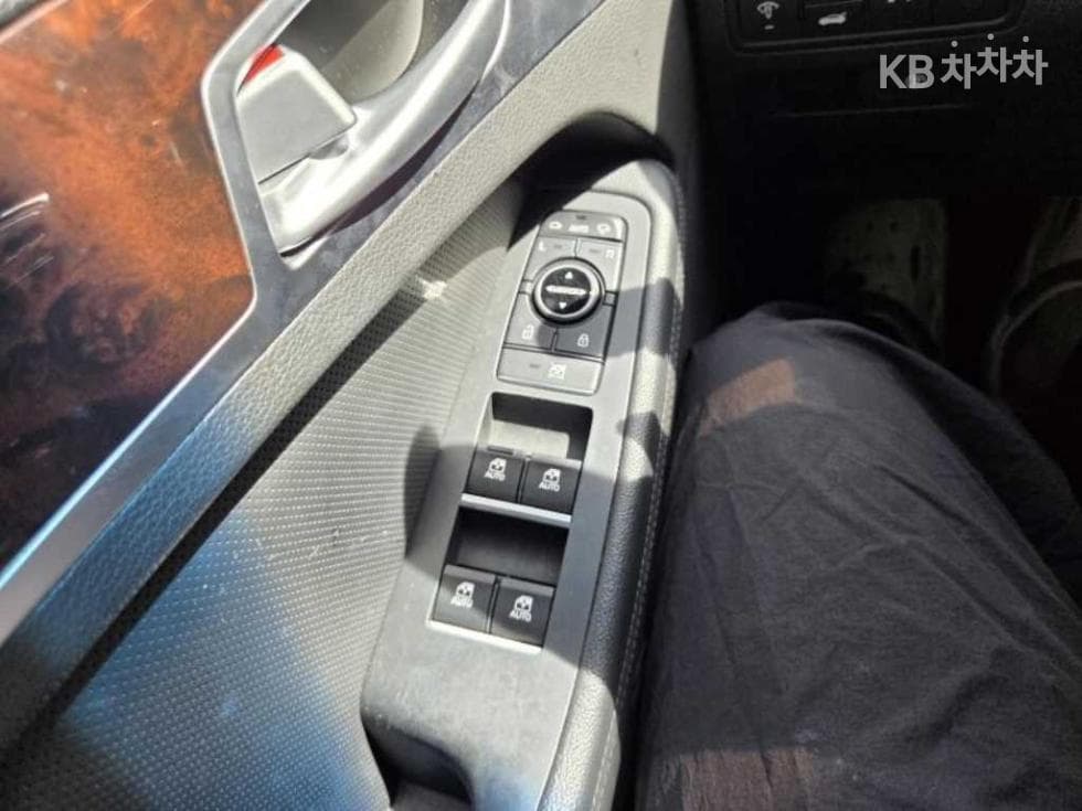 Hyundai GenesisDHG330 Premium - 12
