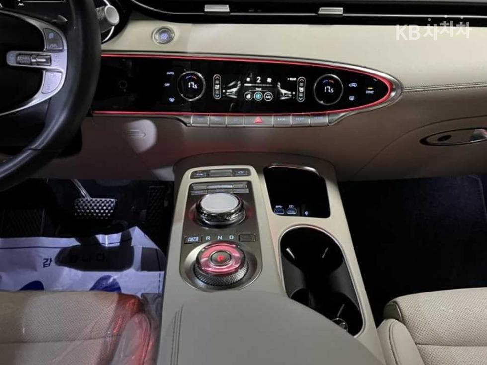 Дженезис GV70Бензин 2.5T 2WD - 12