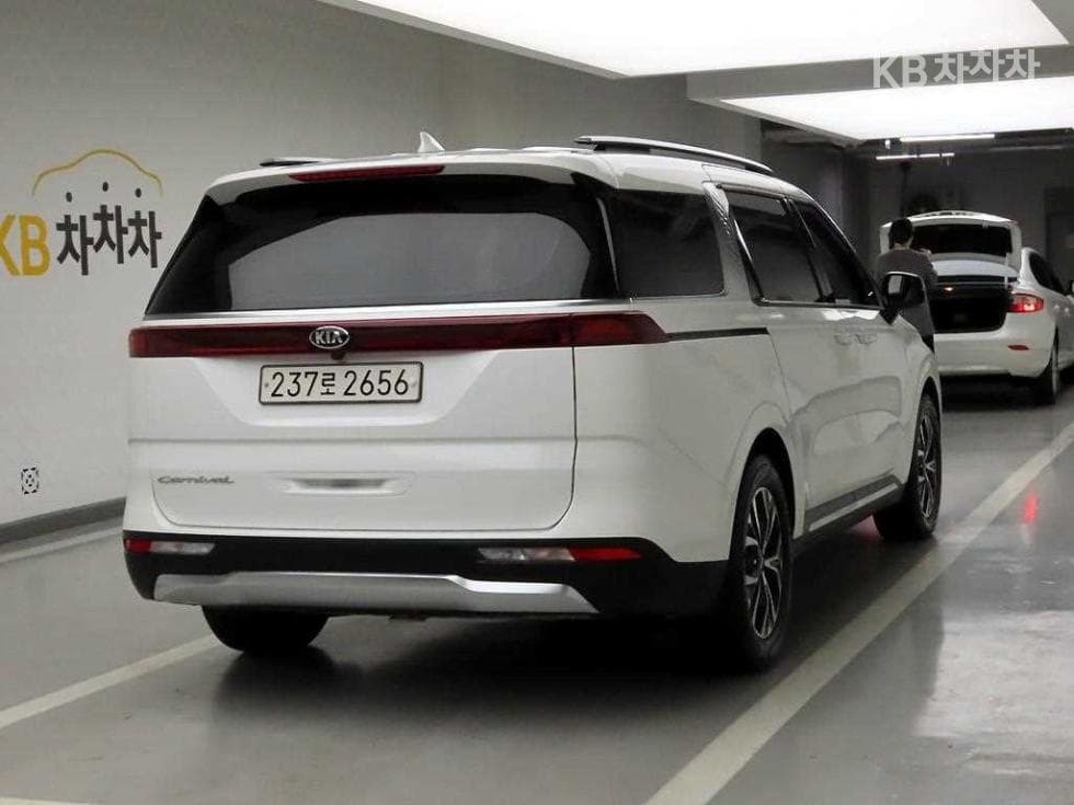 Kia Carnival 4th generationD2.2 9-seater Noblesse - 4