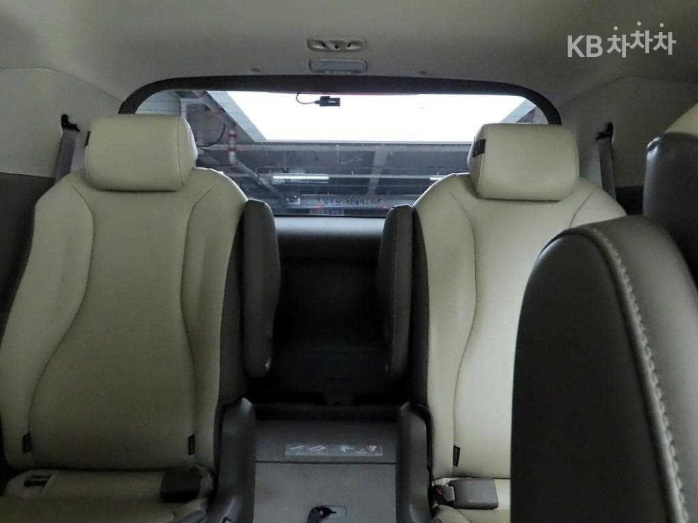 Kia Carnival 4th generationD2.2 9-seater Noblesse - 13