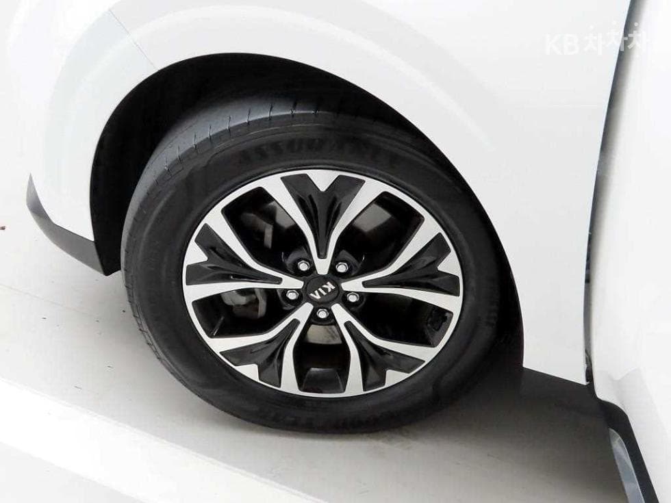 Kia Carnival 4th generationD2.2 9-seater Noblesse - 19