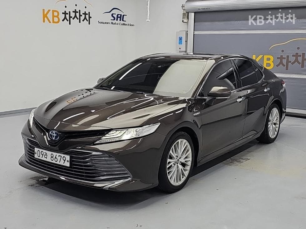 Toyota Camry XV70 2.5L хибрид Стандартен - Image 1