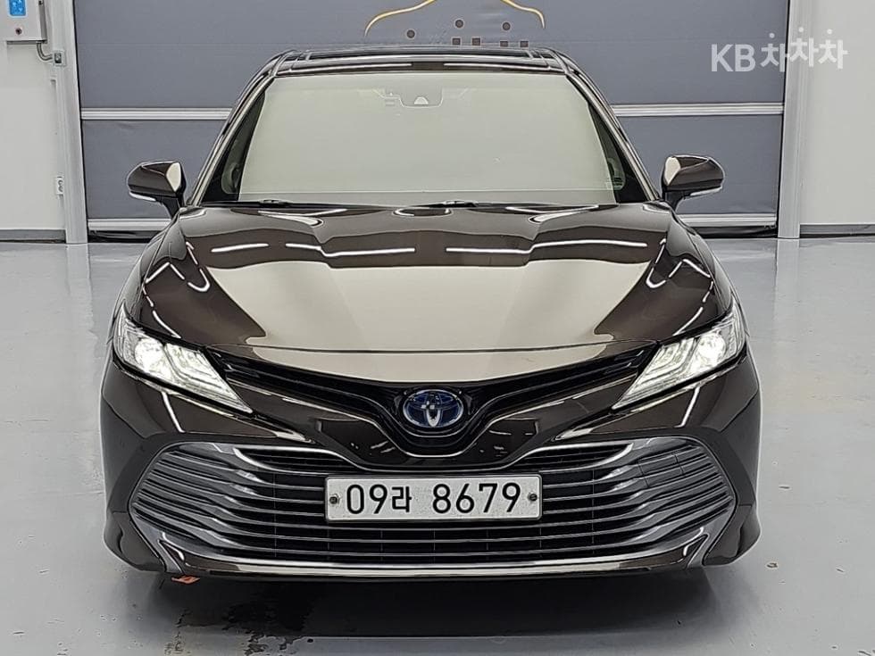 Toyota Camry XV702.5L хибрид Стандартен - 2