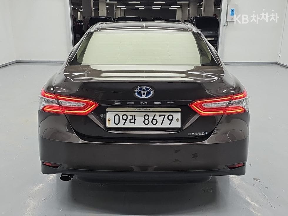 Toyota Camry XV702.5L хибрид Стандартен - 3