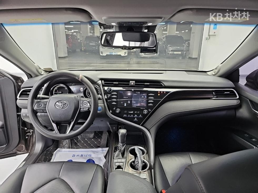Toyota Camry XV702.5L хибрид Стандартен - 7