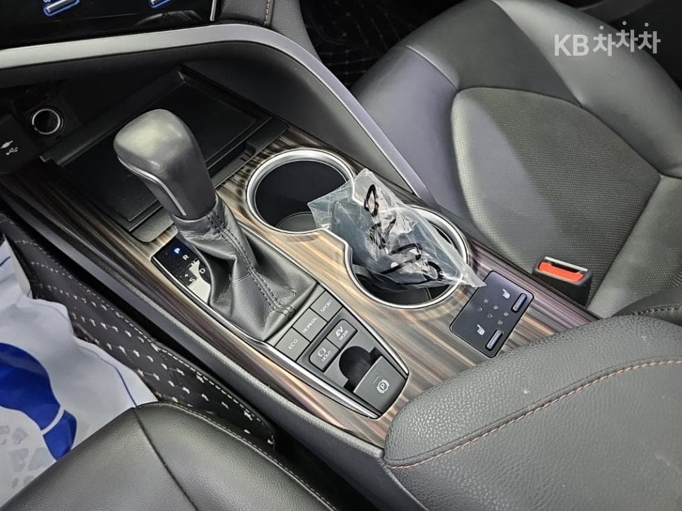 Toyota Camry XV702.5L хибрид Стандартен - 8