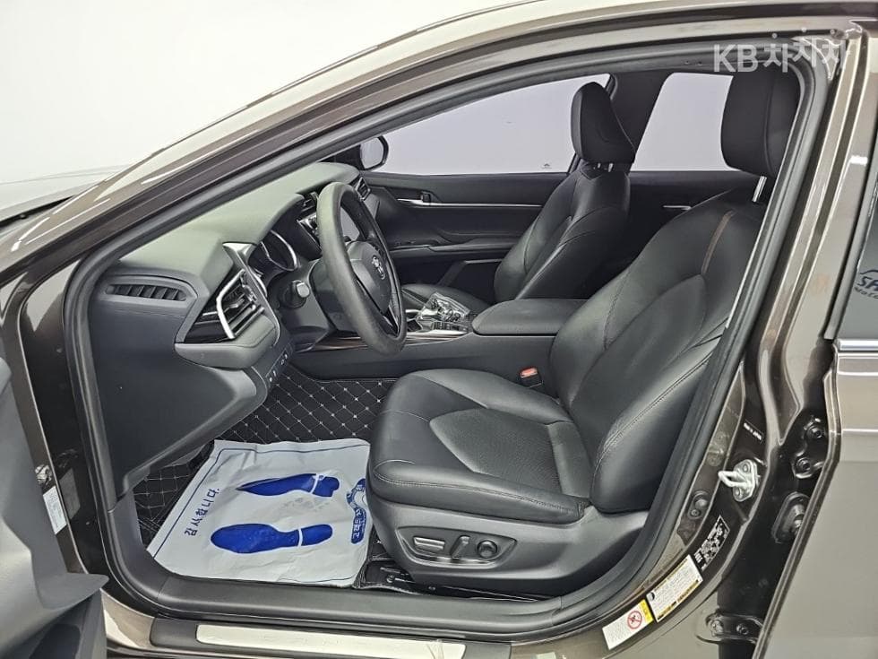 Toyota Camry XV702.5L хибрид Стандартен - 11