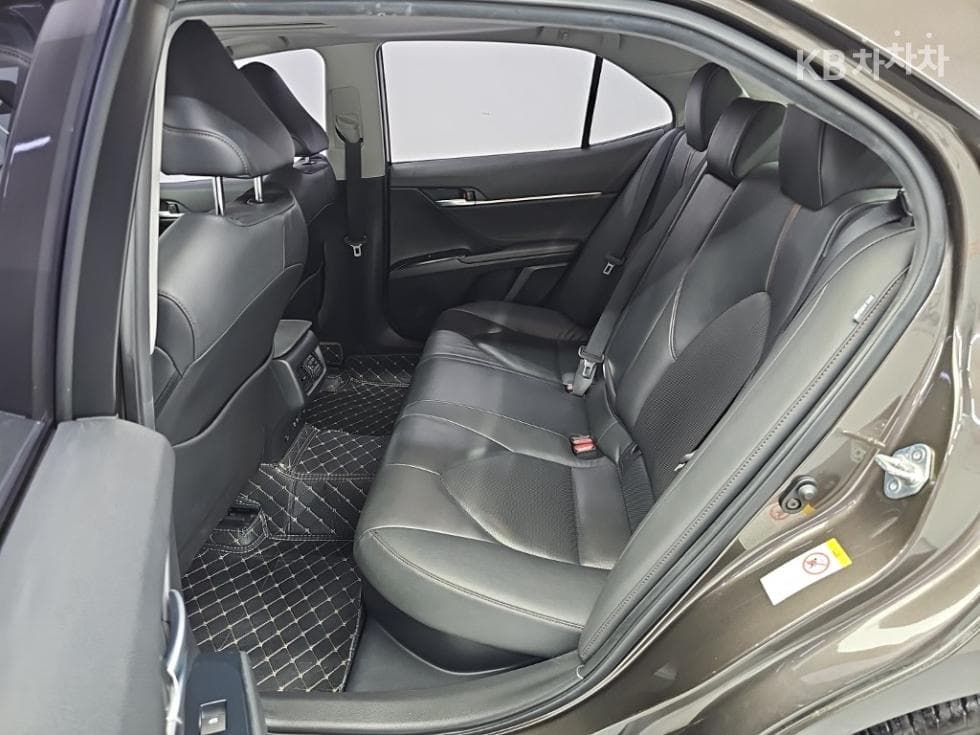 Toyota Camry XV702.5L хибрид Стандартен - 12