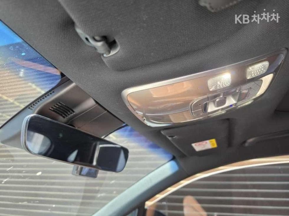 Genesis GV70Gasoline 2.5T AWD - 13