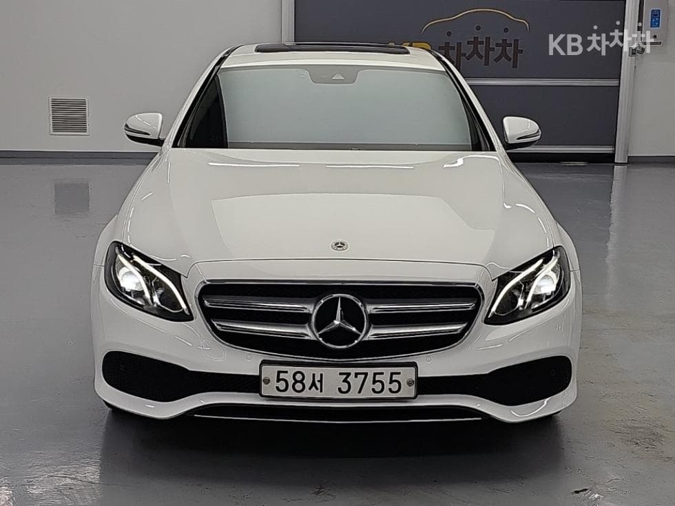 Mercedes-Benz Нов E-КласE200 Авангард W214 - 2