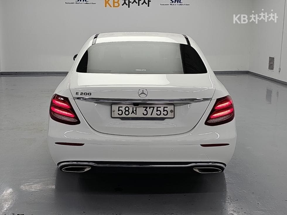 Mercedes-Benz Нов E-КласE200 Авангард W214 - 3