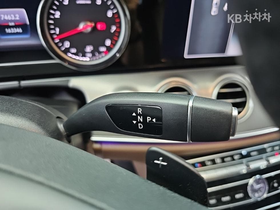 Mercedes-Benz Нов E-КласE200 Авангард W214 - 8