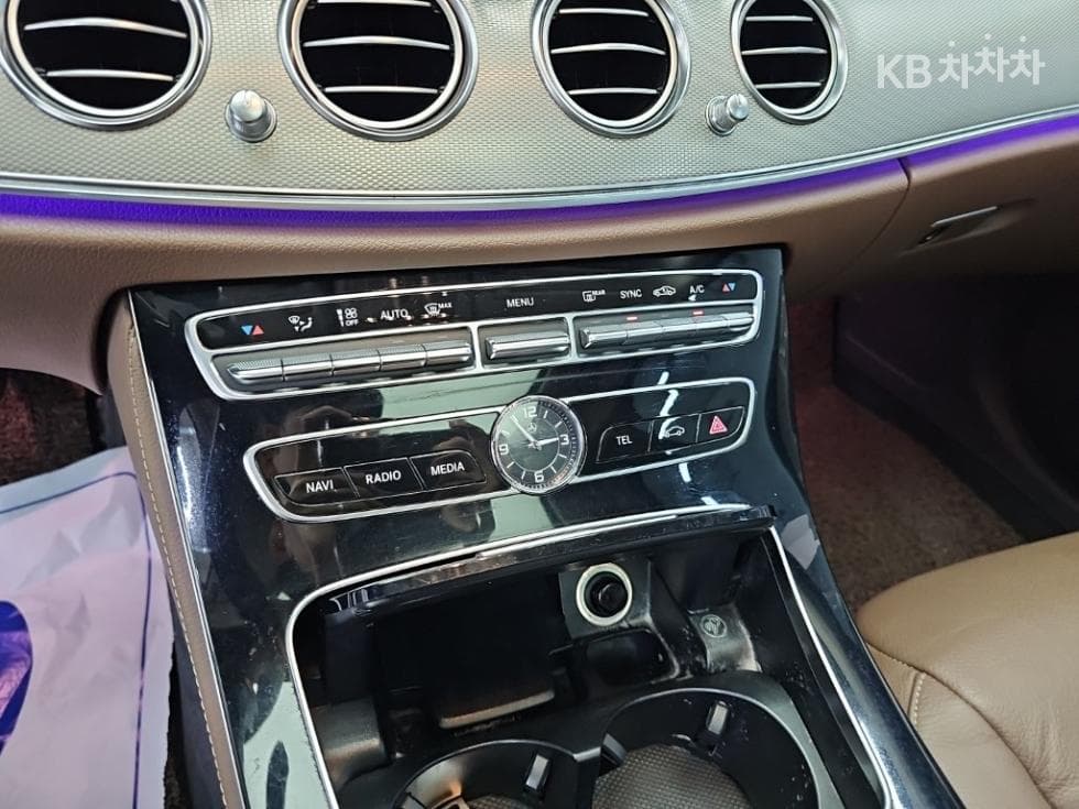 Mercedes-Benz Нов E-КласE200 Авангард W214 - 10