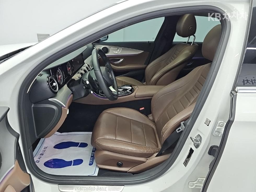 Mercedes-Benz Нов E-КласE200 Авангард W214 - 11