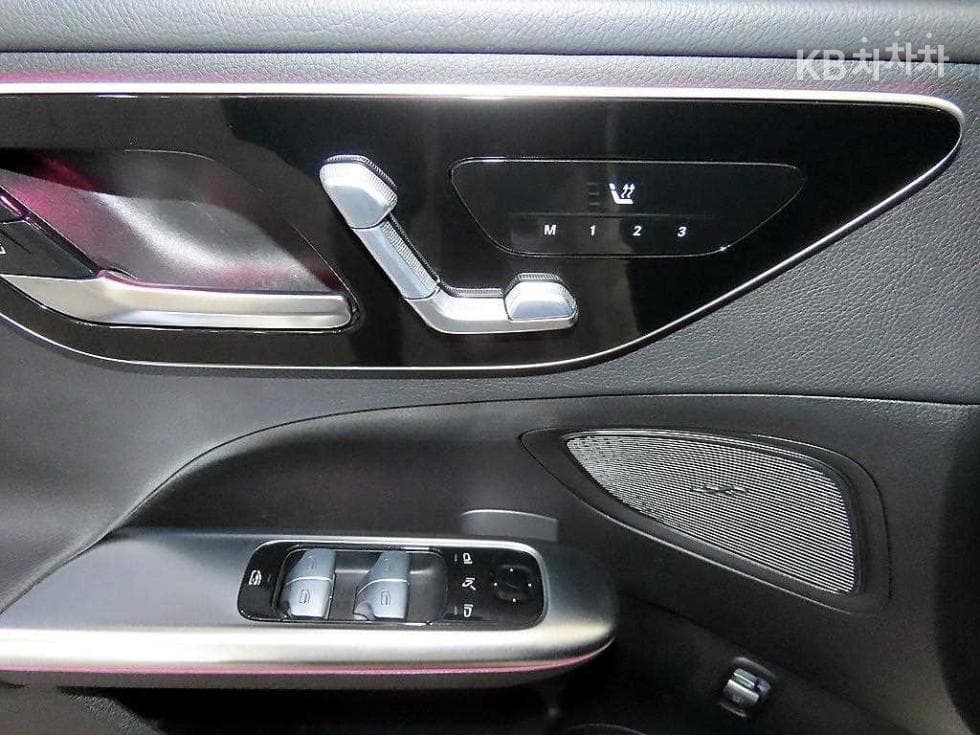 Mercedes-Benz C-Клас 6세대(W206)C300 4Matic Avantgarde - 13