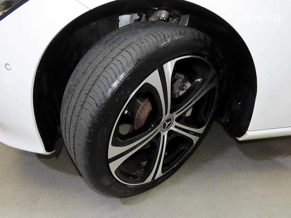 Mercedes-Benz C-Клас 6세대(W206)C300 4Matic Avantgarde - 20