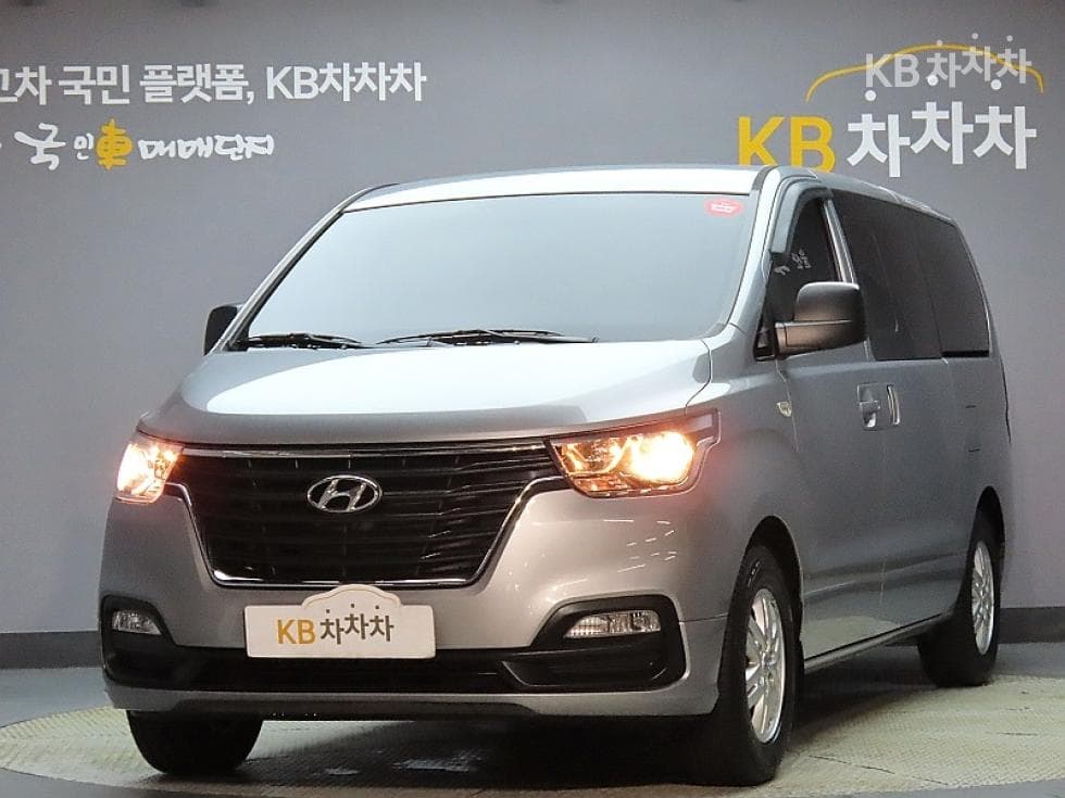 Hyundai The New (facelift) 그랜드 Star렉스 Van 5-seater Modern - Image 1