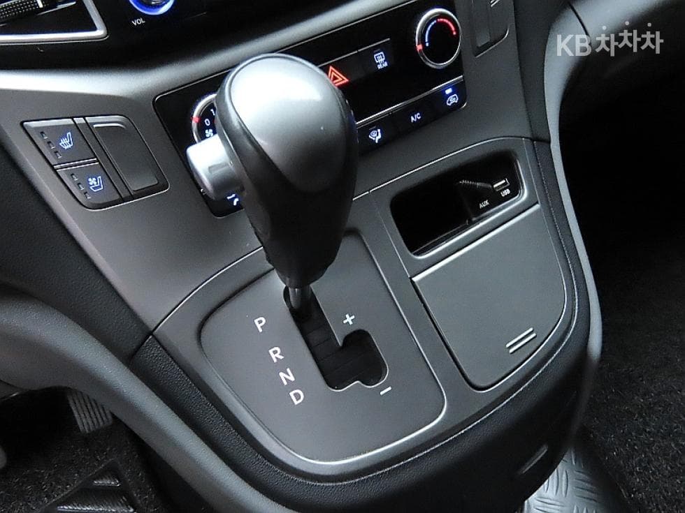 Hyundai The New (facelift) 그랜드 Star렉스Van 5-seater Modern - 9