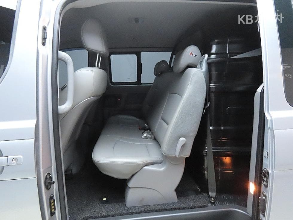Hyundai The New (facelift) 그랜드 Star렉스Van 5-seater Modern - 11