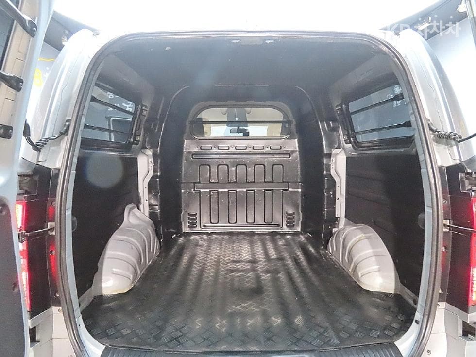 Hyundai The New (facelift) 그랜드 Star렉스Van 5-seater Modern - 19