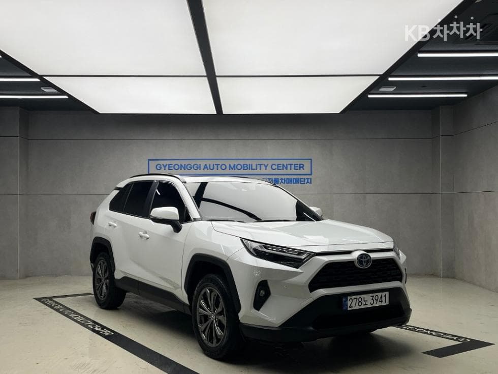 Toyota Нов RAV4 2.5L хибрид 2WD XLE - Image 1