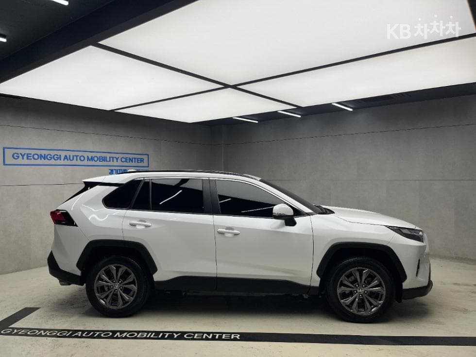 Toyota Нов RAV42.5L хибрид 2WD XLE - 2