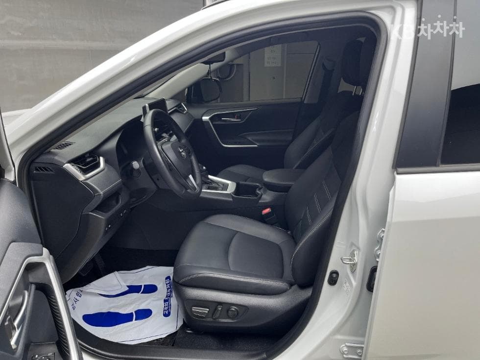Toyota Нов RAV42.5L хибрид 2WD XLE - 5