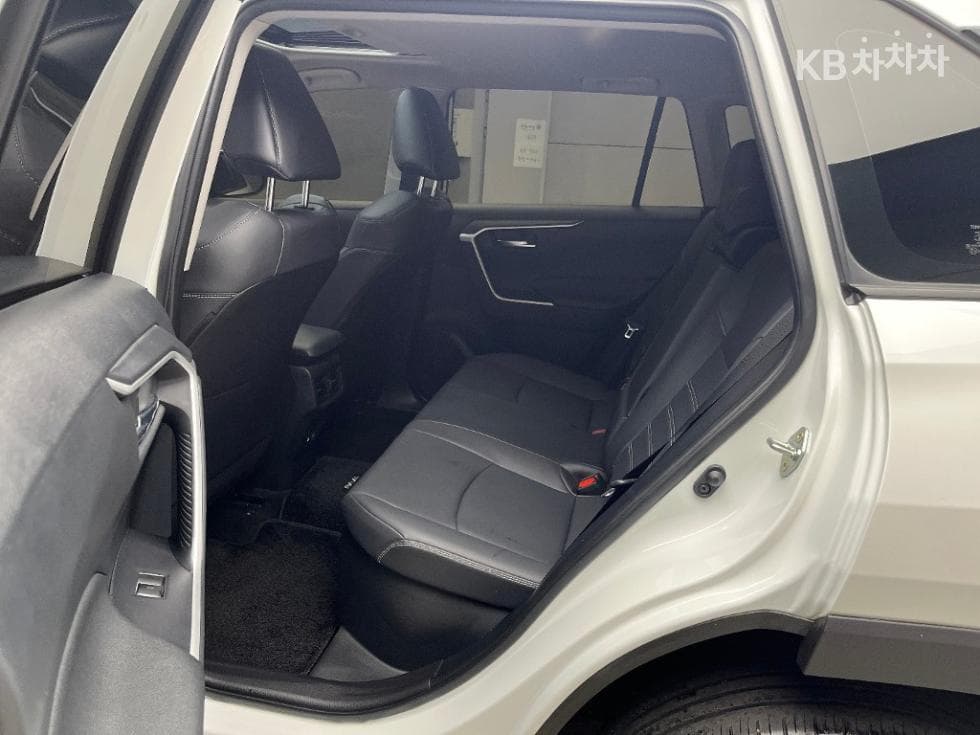 Toyota Нов RAV42.5L хибрид 2WD XLE - 6