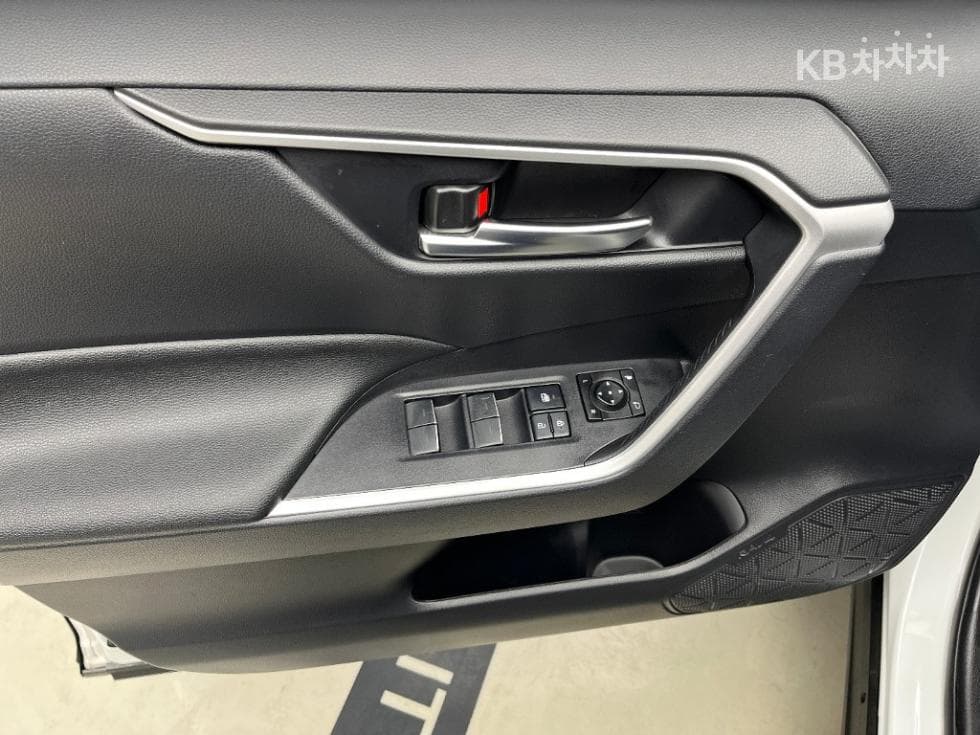 Toyota Нов RAV42.5L хибрид 2WD XLE - 11