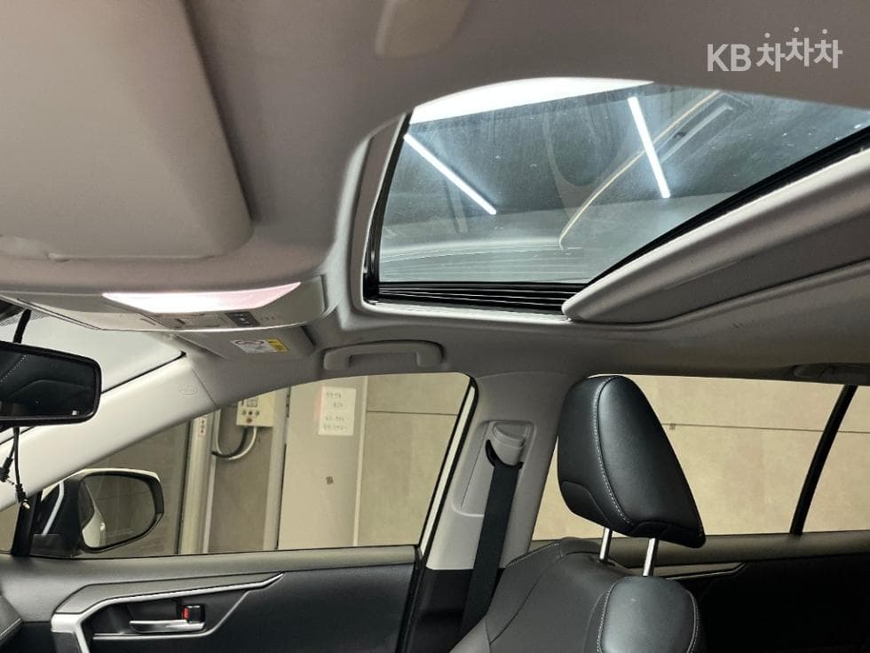 Toyota Нов RAV42.5L хибрид 2WD XLE - 15