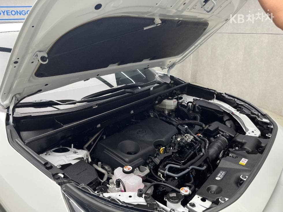 Toyota Нов RAV42.5L хибрид 2WD XLE - 17