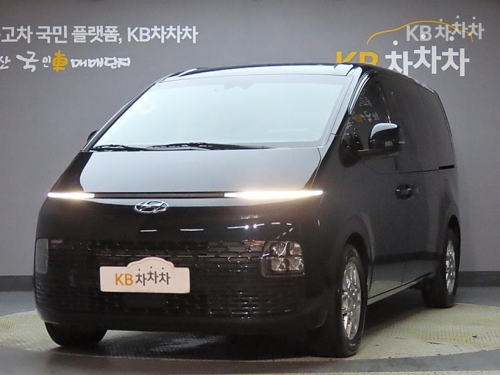 Hyundai Staria Cargo 3.5 LPG Cargo 5 Modern - Image 1