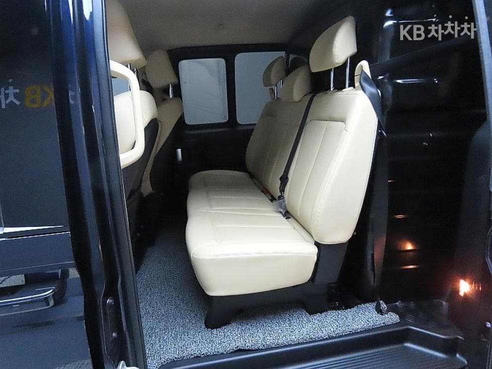 Hyundai Staria Cargo3.5 LPG Cargo 5 Modern - 11