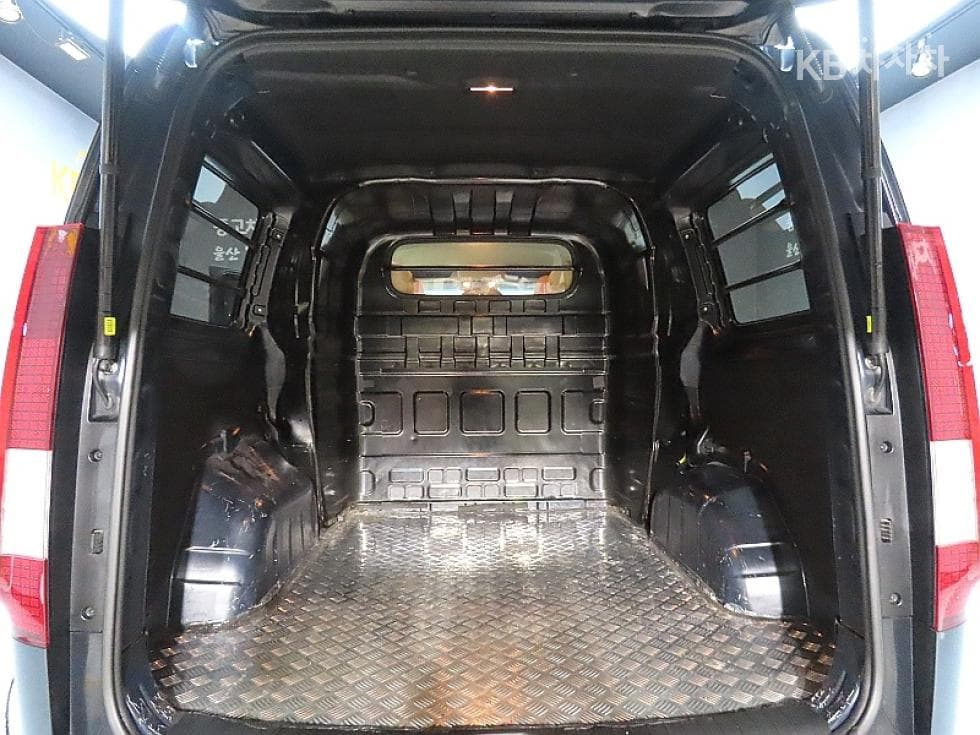 Hyundai Staria Cargo3.5 LPG Cargo 5 Modern - 19