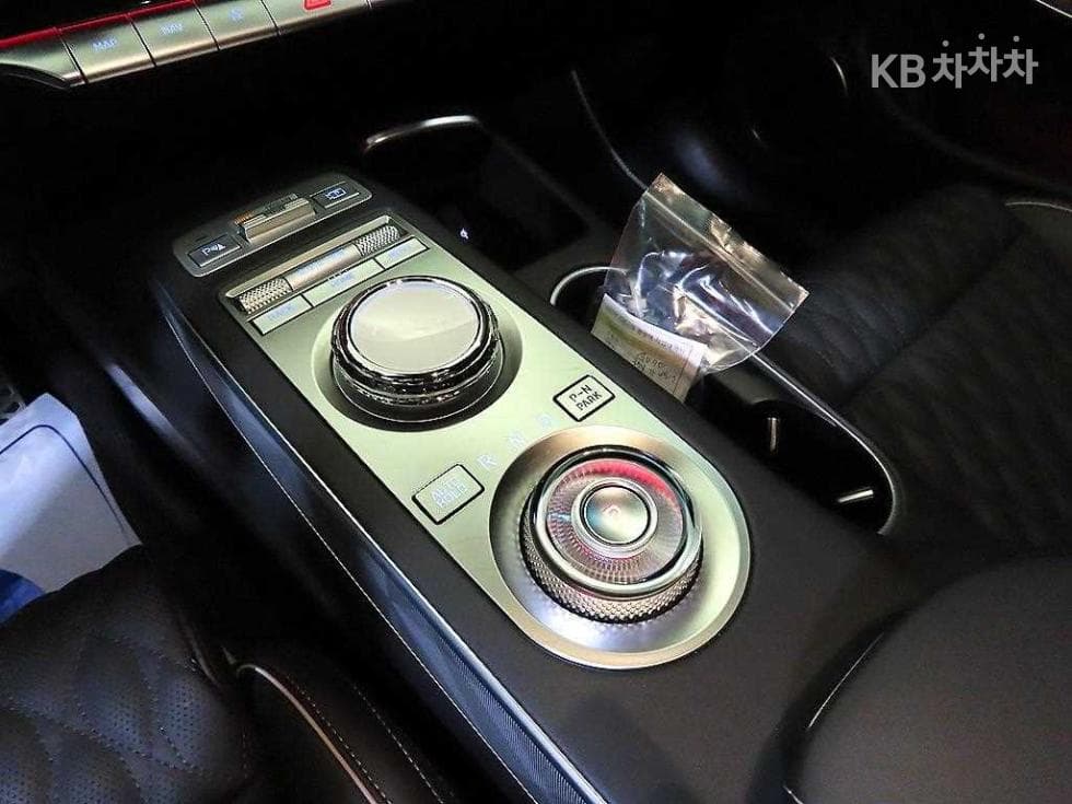 Genesis GV70Gasoline 2.5T AWD - 12