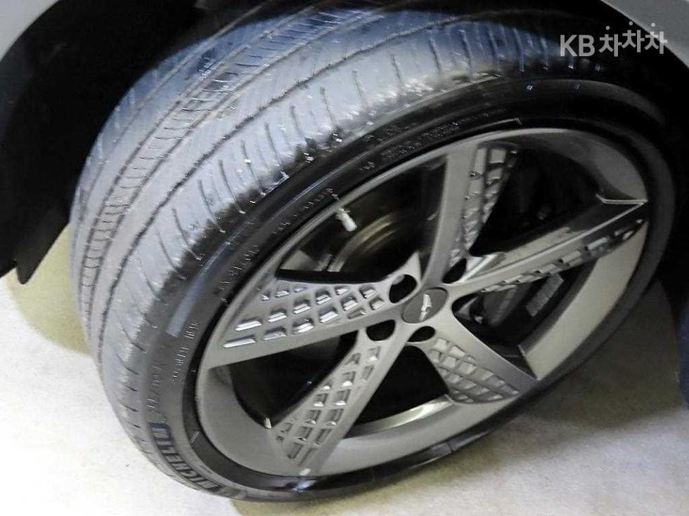 Genesis GV70Gasoline 2.5T AWD - 20