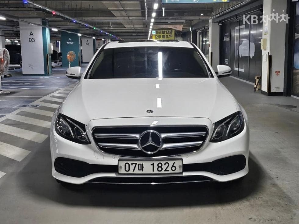 Mercedes-Benz E-Class (W213)E200 Avantgarde - 2