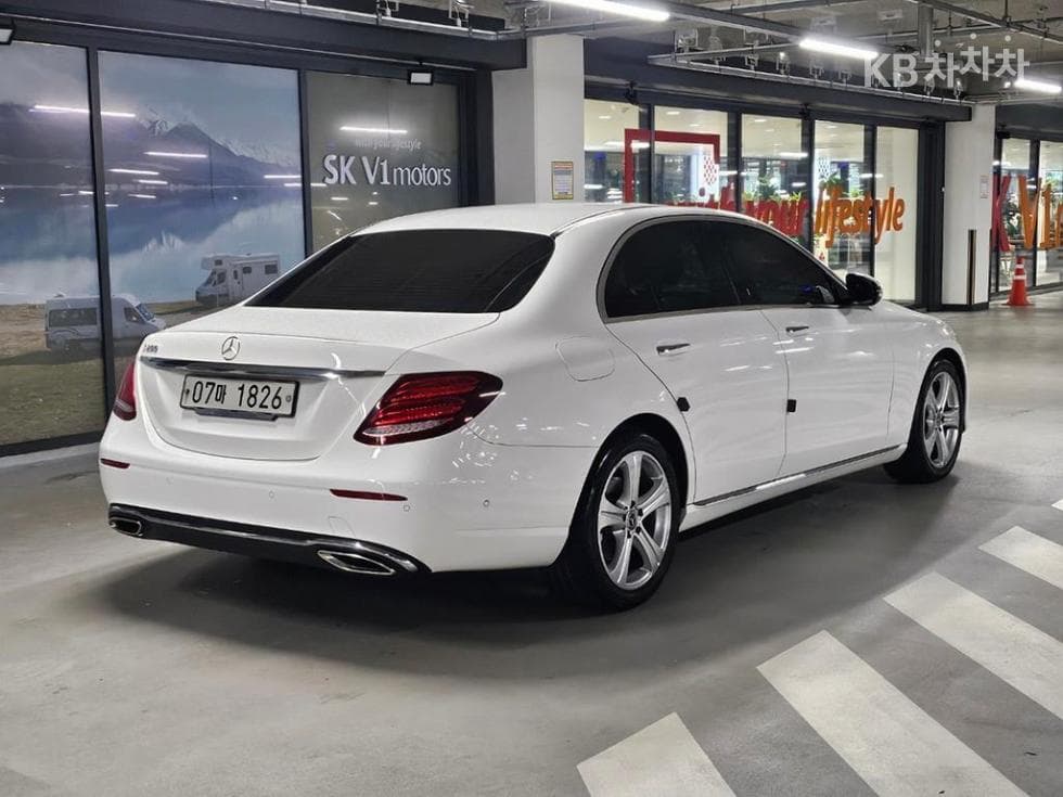 Mercedes-Benz E-Class (W213)E200 Avantgarde - 4