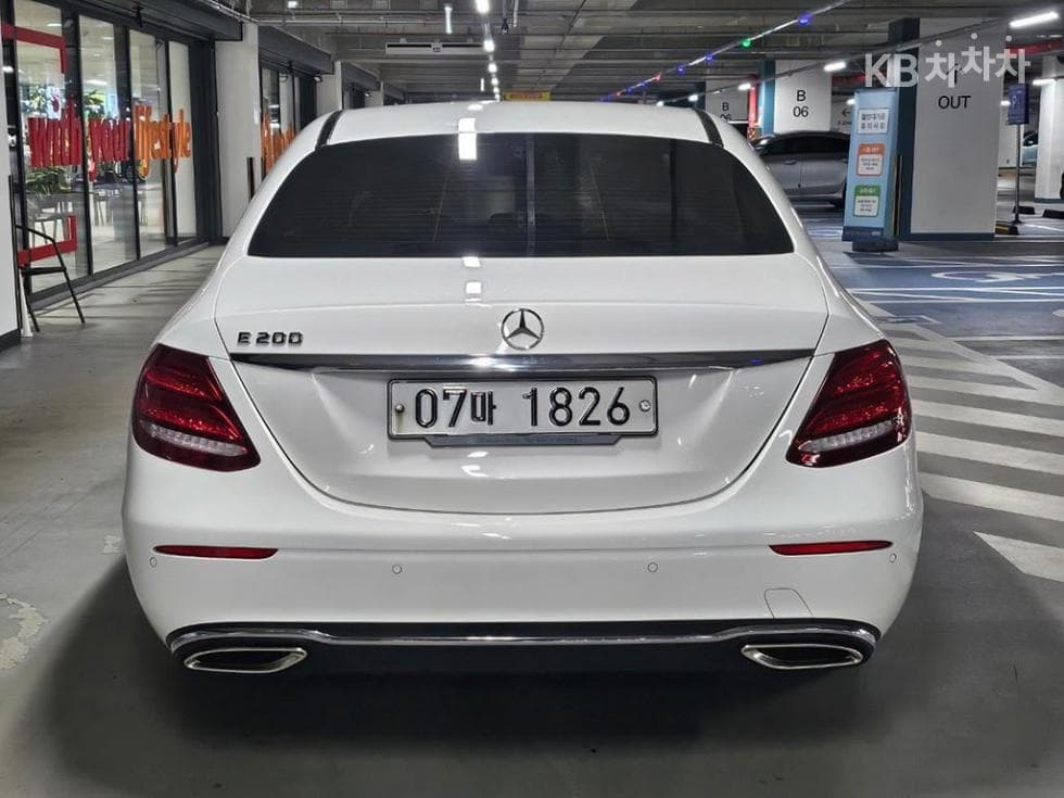 Mercedes-Benz E-Class (W213)E200 Avantgarde - 5
