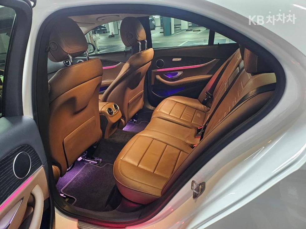 Mercedes-Benz E-Class (W213)E200 Avantgarde - 7