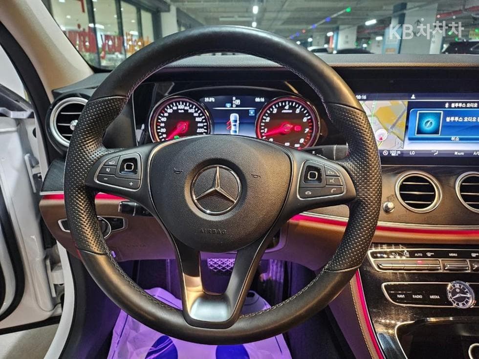 Mercedes-Benz E-Class (W213)E200 Avantgarde - 9