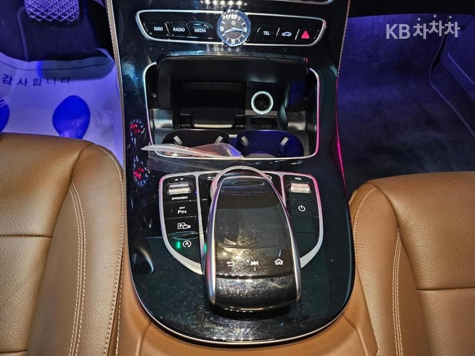 Mercedes-Benz E-Class (W213)E200 Avantgarde - 10