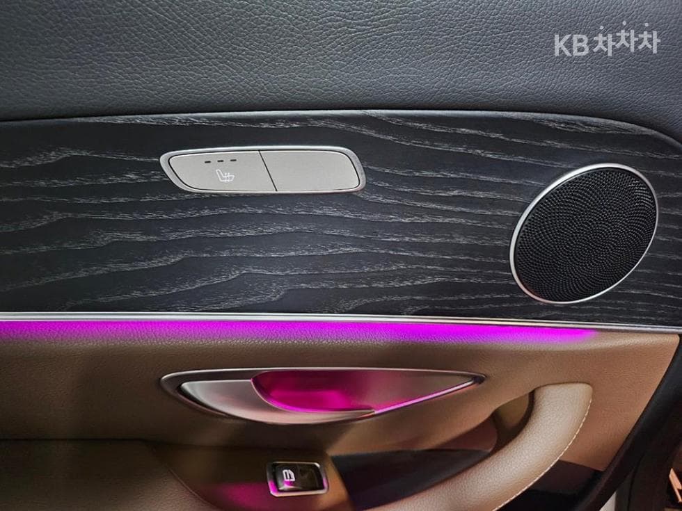 Mercedes-Benz E-Class (W213)E200 Avantgarde - 11