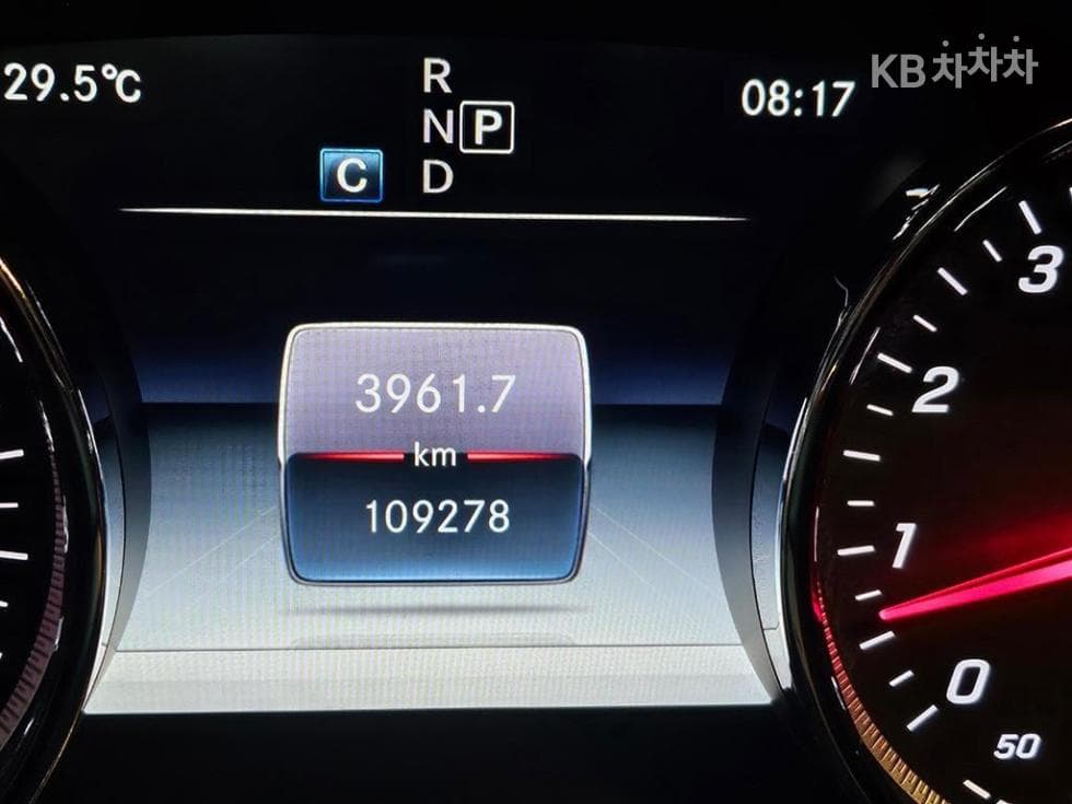 Mercedes-Benz E-Class (W213)E200 Avantgarde - 14