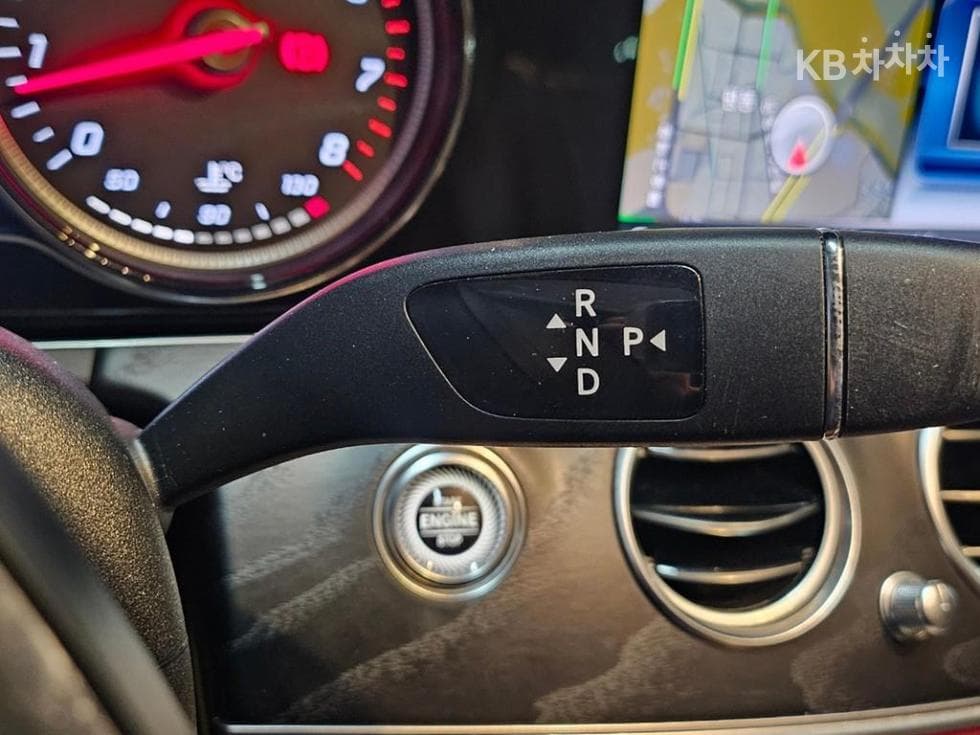 Mercedes-Benz E-Class (W213)E200 Avantgarde - 16